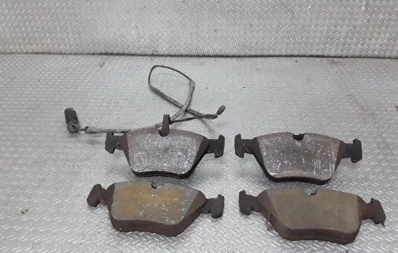 BMW 5 E39 Brake pads (front) 