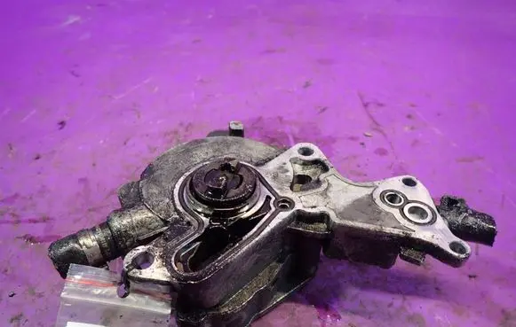 Audi A4 S4 B5 8D Vacuum pump 038145209A