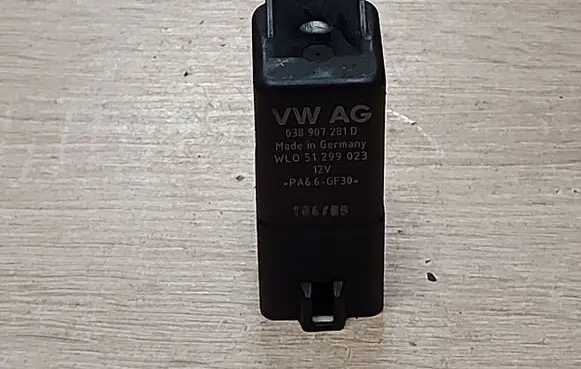 Skoda Octavia Mk2 (1Z) Glow plug pre-heat relay 038907281D WLO51299023