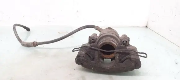 Volkswagen PASSAT B6 Front brake caliper