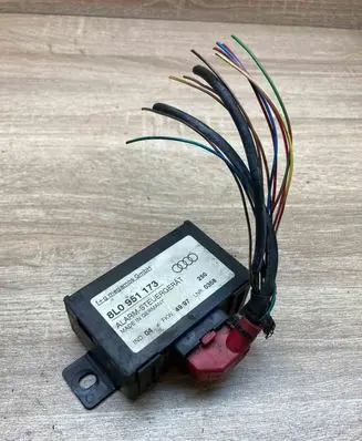 Audi A8 S8 D2 4D Alarm control unit/module 8L0951173 7480101