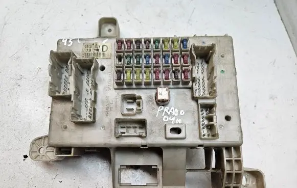 Toyota Land Cruiser (J120) Fuse module 03405E19