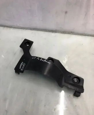 Seat Arona Rear bumper mounting bracket 6f0825189c