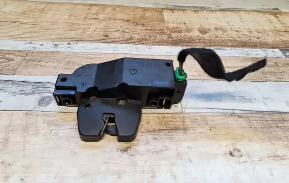 Peugeot 607 Tailgate/trunk/boot lock/catch/latch 9653831780