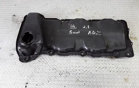 Volkswagen PASSAT B5 Rocker cam cover 