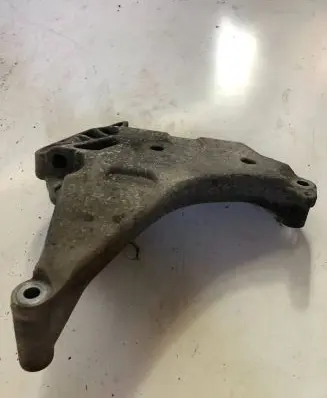 Volkswagen PASSAT B6 Engine mounting bracket 03L199207 KT321V120