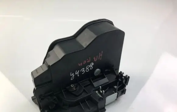 BMW 1 E81 E87 Coupe door lock (next to the handle) 7202148