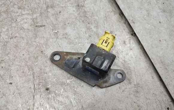 Subaru Impreza II Airbag deployment crash/impact sensor 98231FE100