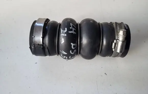Citroen DS3 Turbo air intake inlet pipe/hose 9835727780