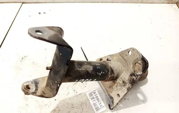 Front bumper mounting bracket