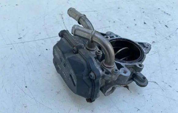 Volkswagen Golf VII Throttle valve 04L128063P 04L128059K
