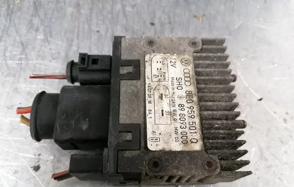Audi A4 S4 B7 8E 8H Coolant fan relay 8E0959501Q