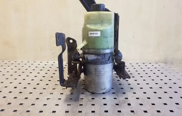 Ford Kuga I Power steering pump 4M513K514CB