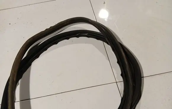 Volvo S70 V70 V70 XC Rubber seal front coupe door 