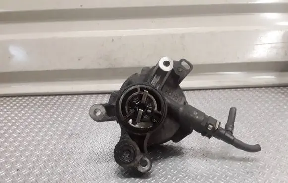 Ford Mondeo MK IV Vacuum pump D1651C2