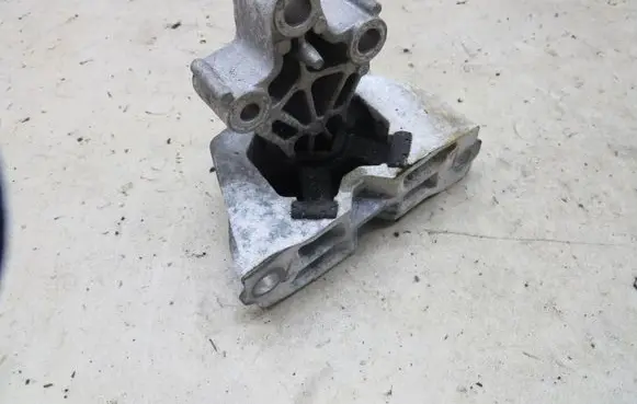 Renault Zoe Engine mount vacuum valve 1111