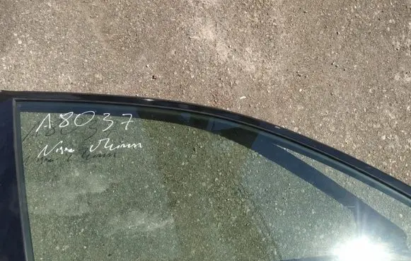 Nissan Murano Z50 Front door window glass four-door