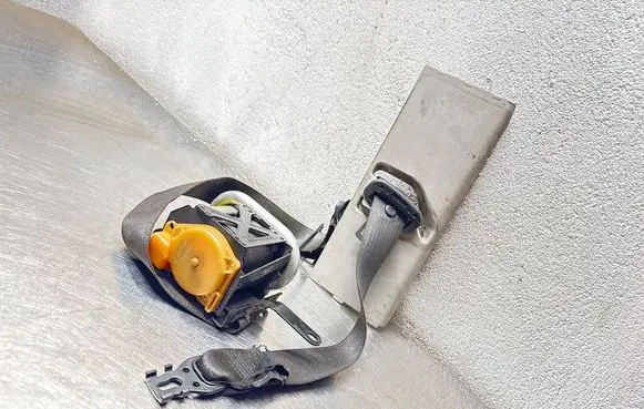 Opel Astra J Front seatbelt 12848367