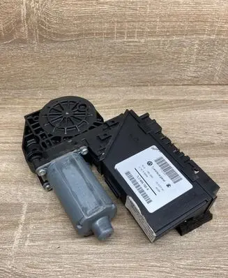 Volkswagen Touareg I Front door window regulator motor 7L0959792A 7L0959702N