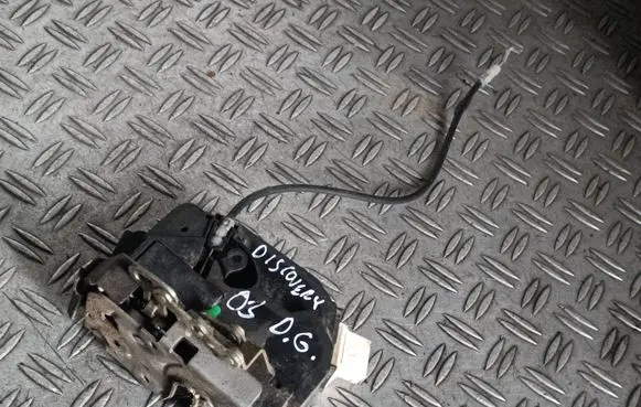 Land Rover Discovery Rear door lock A048315
