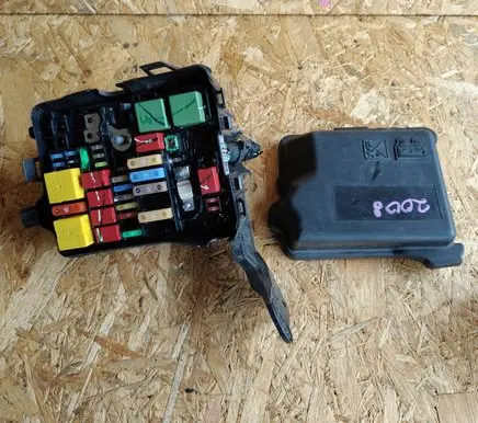 Peugeot 2008 I BSM Control unit 9804848480 F2990002