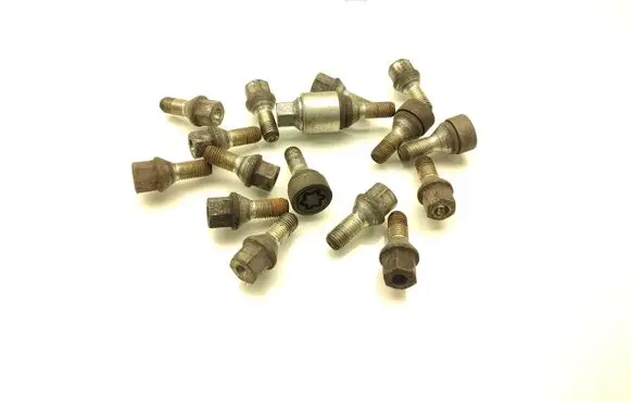 Opel Corsa D Anti-theft wheel nuts and lock 