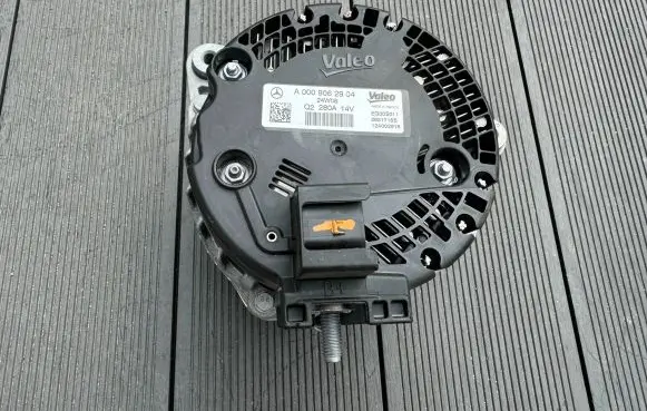 Mercedes-Benz E W213 Generator/alternator A0009062904 2621715B EG00S011