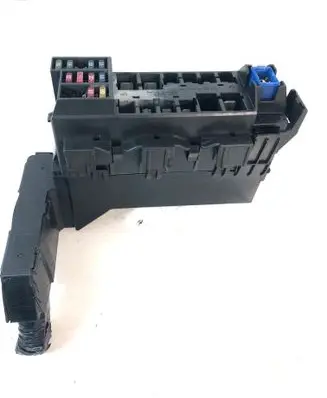 Nissan X-Trail T30 Fuse module 71543266 24382AU010
