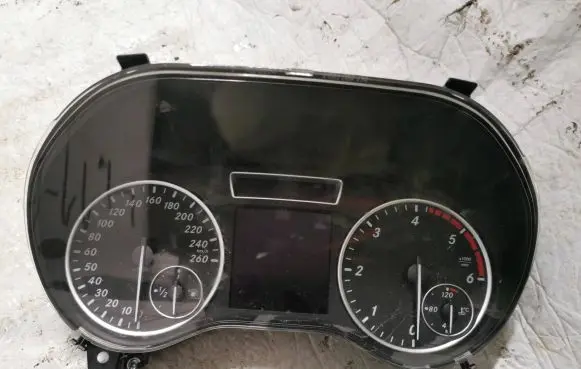Mercedes-Benz B W246 W242 Speedometer (instrument cluster) A2469002007 A1729023204 A2469018900
