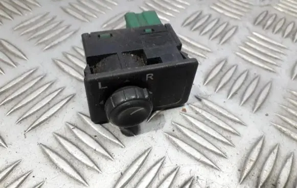 Wing mirror switch