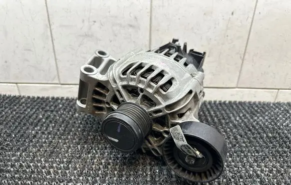 Volvo V40 Generator/alternator 31285435