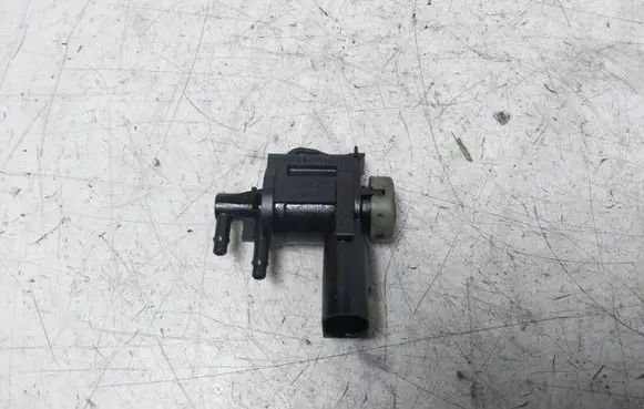 Volkswagen Touareg I Turbo solenoid valve 1J0906283C