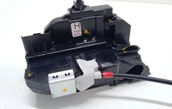 Renault Kadjar Rear door lock P32S 2817l