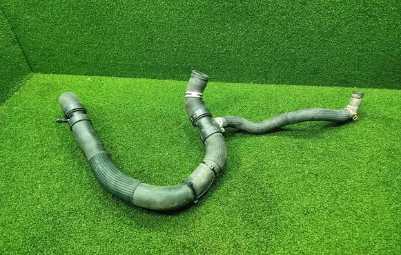 Engine coolant pipe/hose