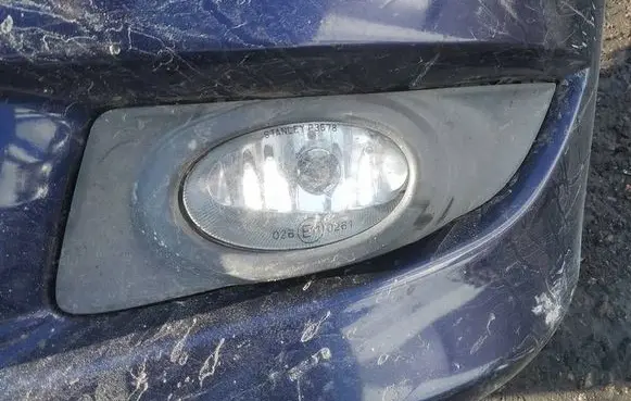 Mazda 3 I Front bumper lower grill 