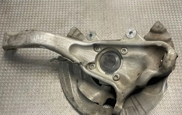 BMW X5 F15 Front wheel hub spindle knuckle 31216773733 6773733 6870338
