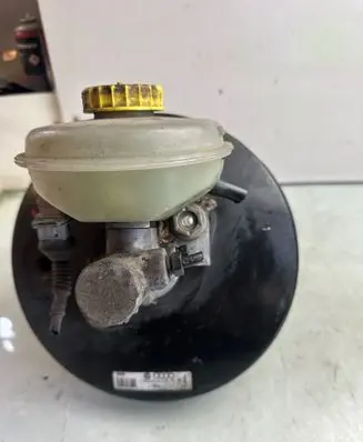 Volkswagen PASSAT B5 Brake booster 8D0612105G
