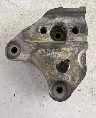 Peugeot 207 Engine mounting bracket 326B42