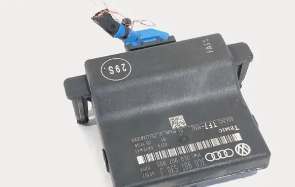 Volkswagen PASSAT CC Gateway control module 3C0907530J