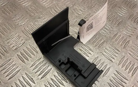 BMW 3 G20 G21 Battery box tray cover/lid 6844137