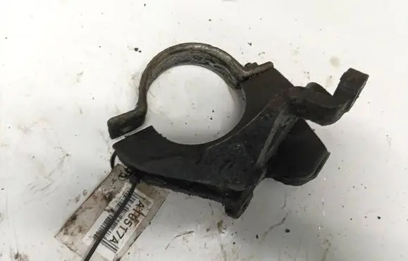 Engine mounting bracket