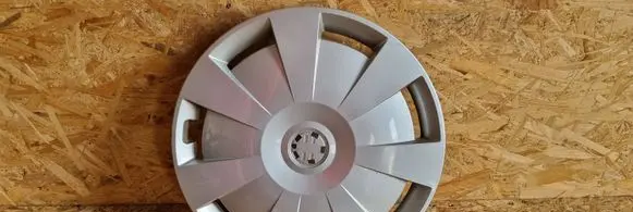 Audi A4 S4 B7 8E 8H R16 wheel hub/cap/trim 8V0601147C
