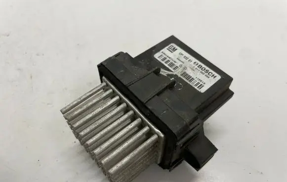 Opel Astra J Heater blower fan relay 13503201