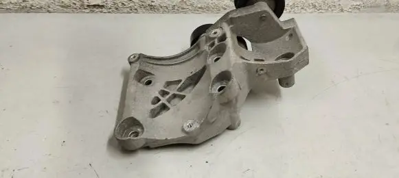 Opel Astra J Air conditioning tensioner 55582510 55581830