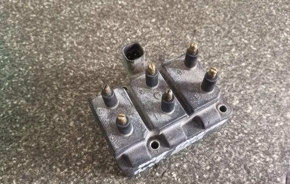 Chrysler Voyager High voltage ignition coil 5233140