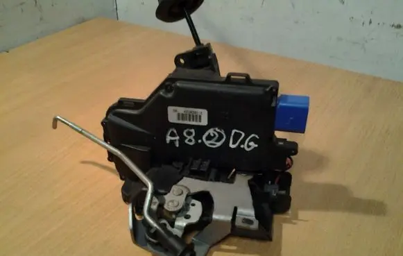 Audi A8 S8 D3 4E Rear door lock 4E0839016