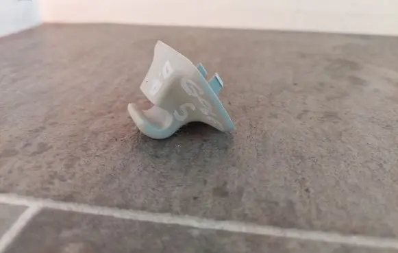 Sun visor clip/hook/bracket