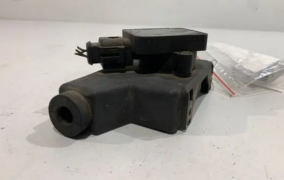 Accelerator throttle pedal