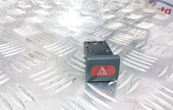 Land Rover Discovery Hazard light switch YUG102372 03035015