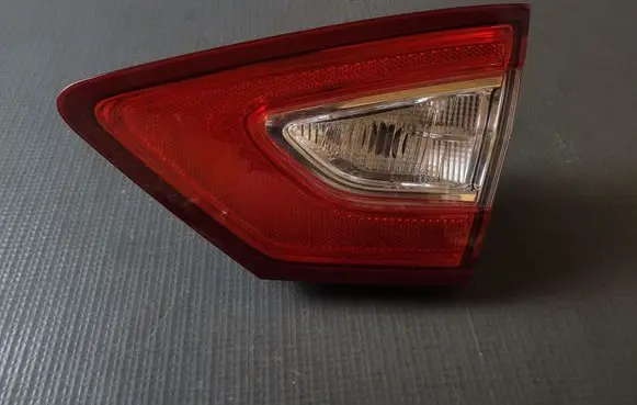 Tailgate rear/tail lights